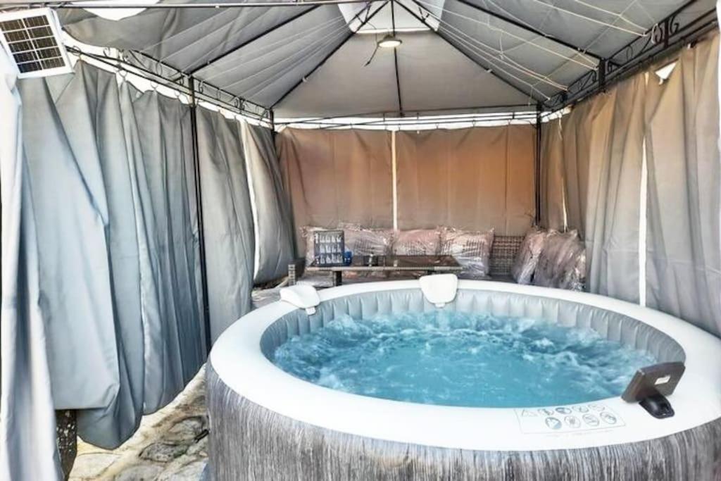 Villa Confortable Avec Jacuzzi A Chevannes Buitenkant foto